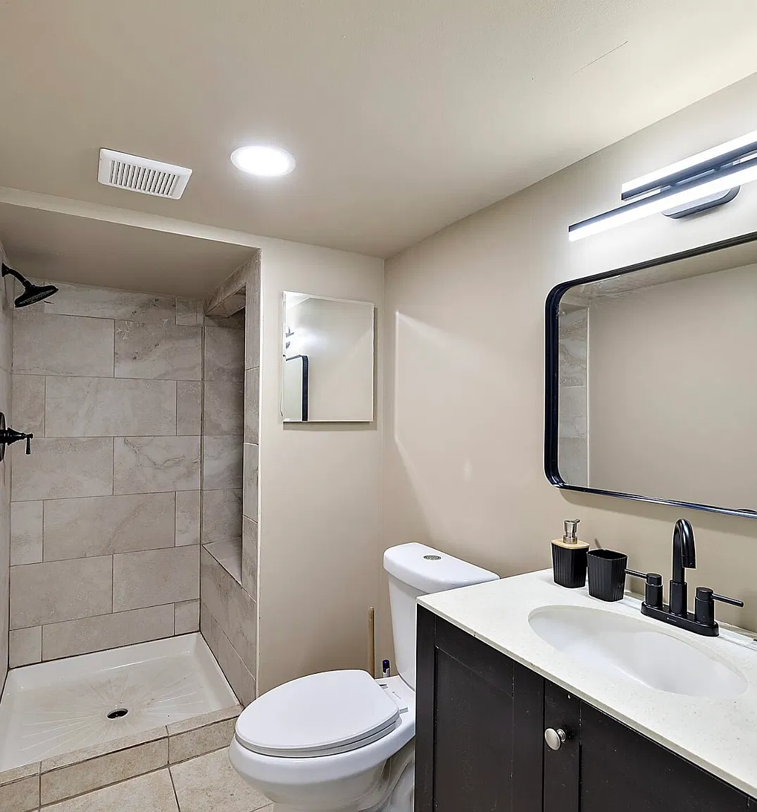 3 bed, 1251 sqft, $6,000 — Photo 3