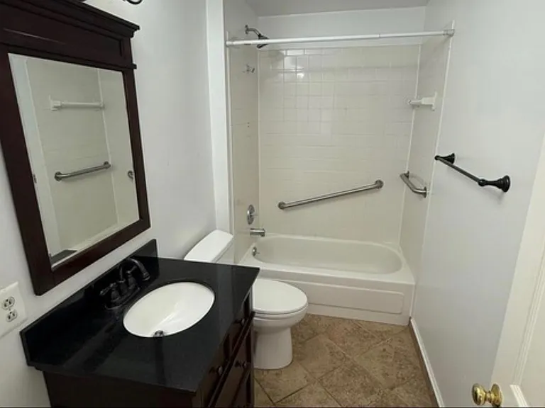 520 Taggart St — Photo 8