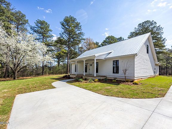 3rd image of 137 Buck Rd