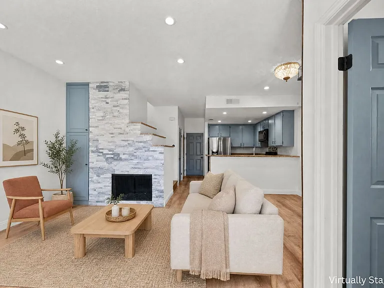 25725 Perlman Pl #127 — Photo 4