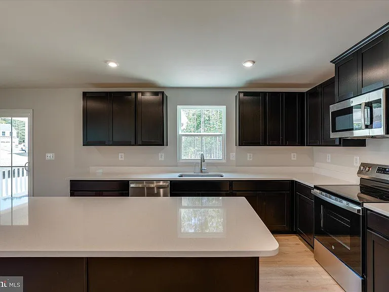18045 South Village Dr — Photo 11