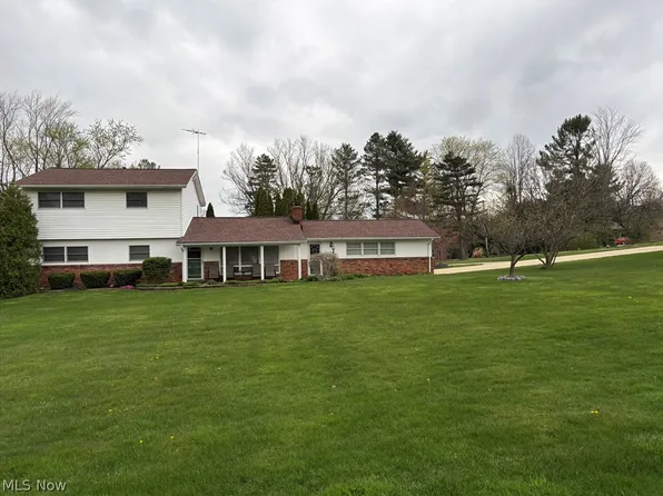 10548 Briar Hill Dr, Kirtland, OH 44094