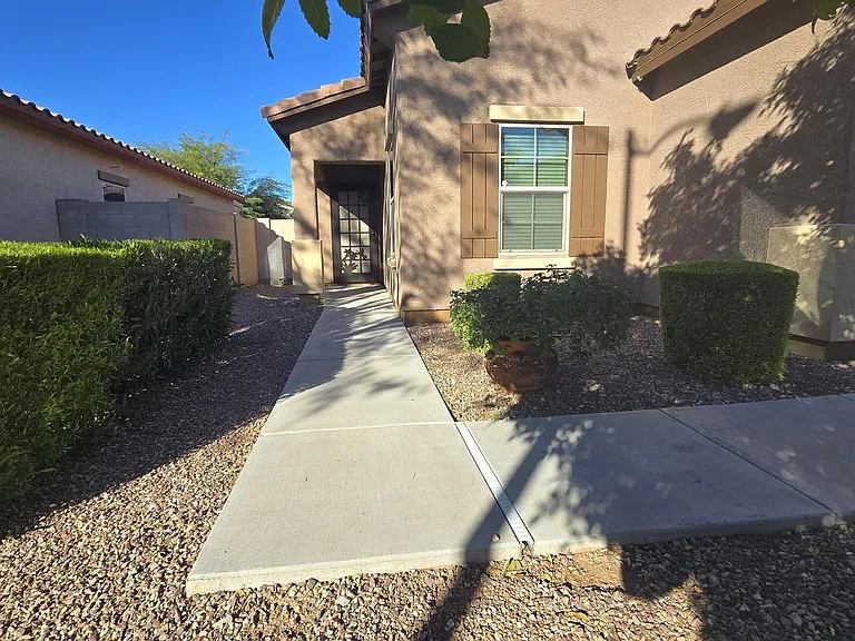 10826 W Avenida Del Rey — Photo 2