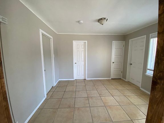 4th image of 1205 La Puerta St