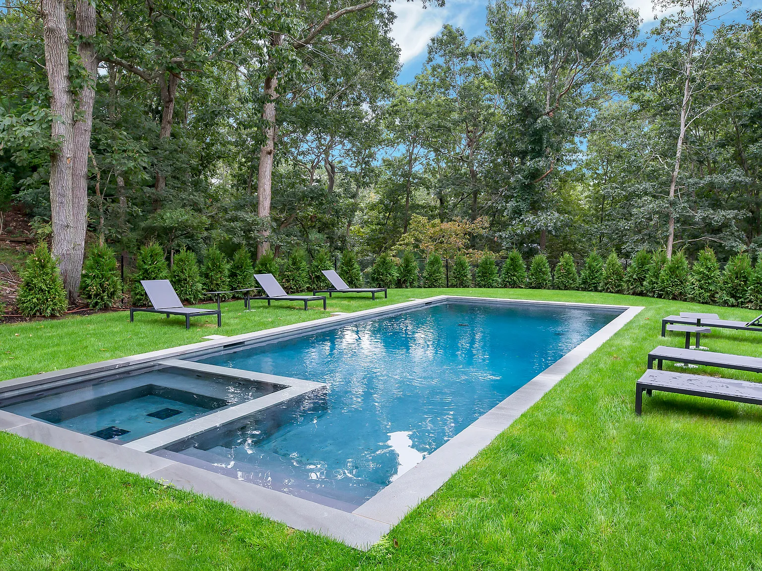 Stunning Modern For Rent — Photo 3