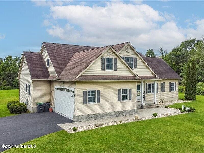 3rd image of 2122 Donnan Road