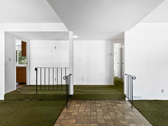 2nd image of 21 Los Altos Pl