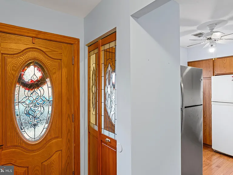 2053 Mayflower Dr — Photo 3