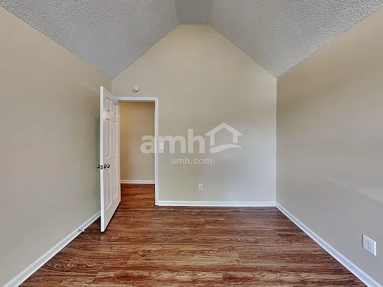 4445 Tuckahoe Ct — Photo 13
