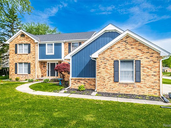 2nd image of 9359 Lochmoor Dr