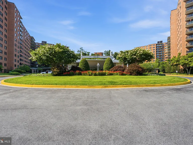 4201 Cathedral Ave NW #903W — Photo 37