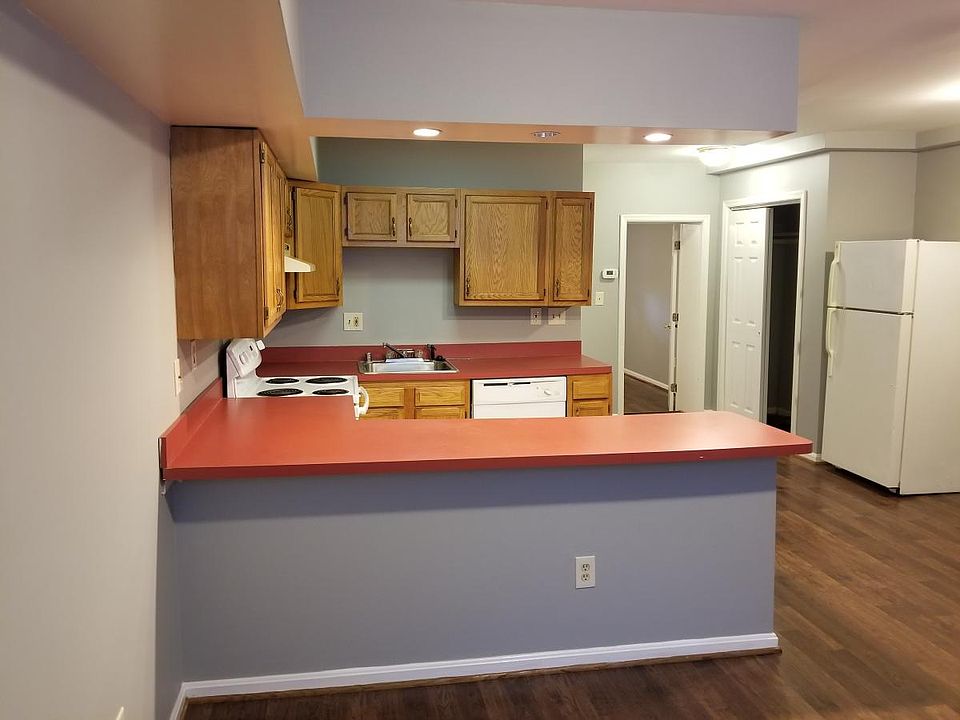 LIVING RM & KITCHEN2