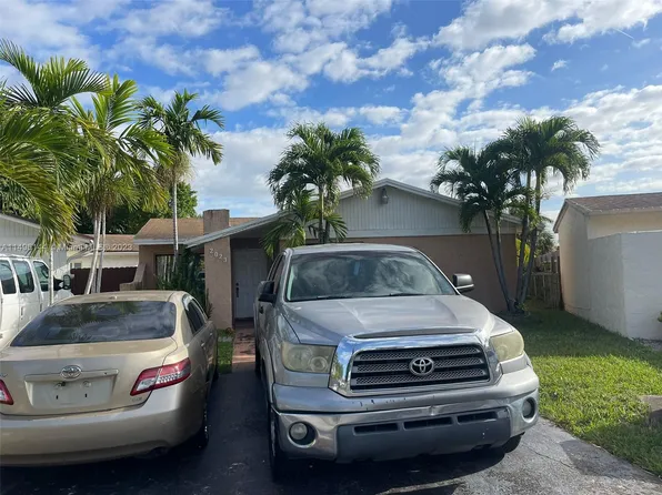 2023 SW 105th Ct, Miami, FL 33165