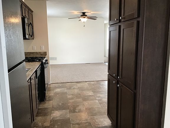 3rd image of 900 W Columbia St #213