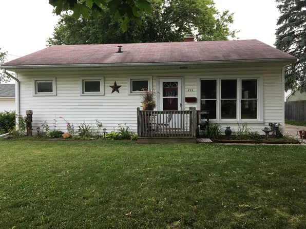 213 Pearl St, Grand Ledge, MI 48837