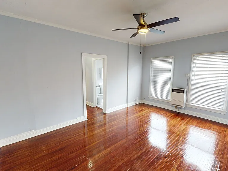 CT2 - Catalina Apts — Photo 7
