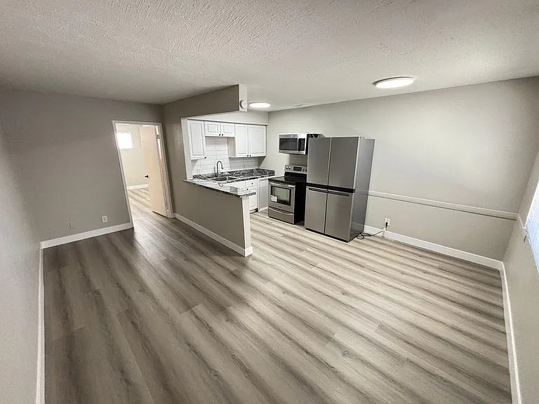 239 W Philadelphia Ave #5 — Photo 4