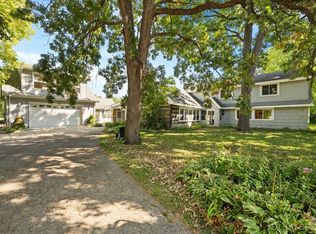 7N384 Whispering Willows St, Saint Charles, IL 60174