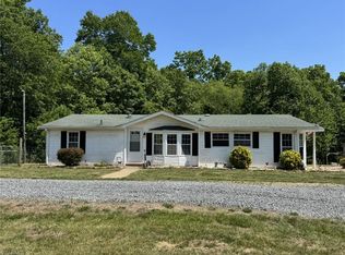 3028 Quaker Church Rd, Pinnacle, NC 27043