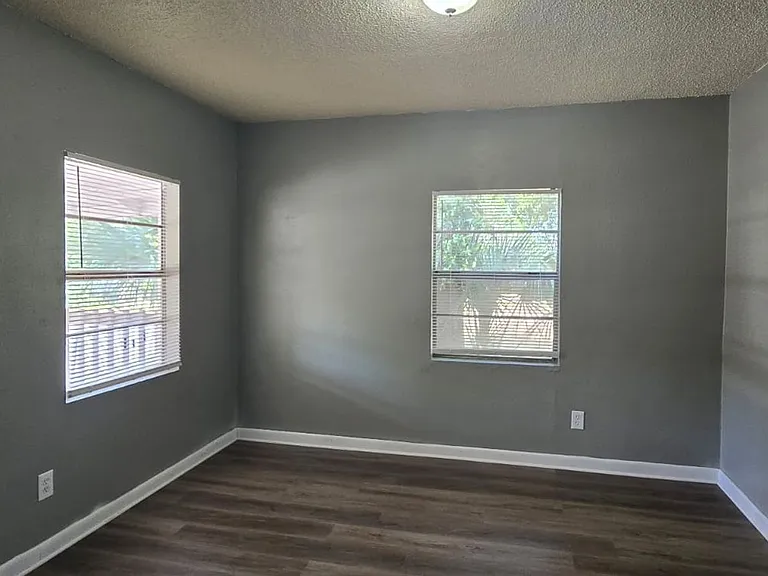 829 Texas Ave — Photo 4