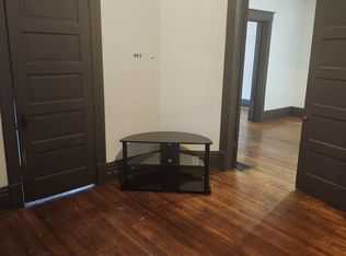 210 S 6th St APT 1, Rockford, IL 61104