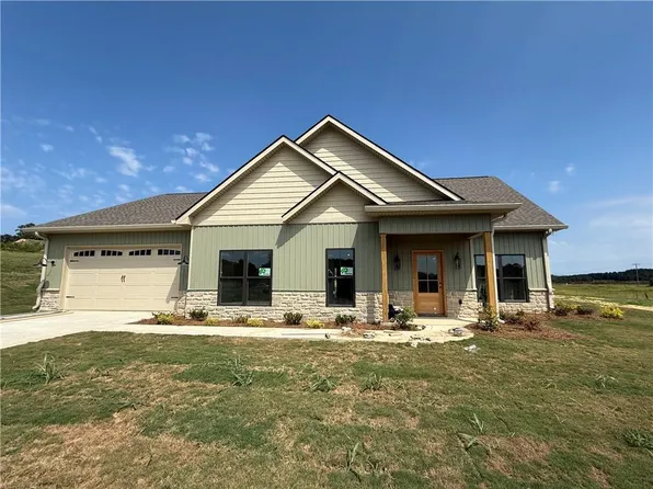 143 Oakland Dr SE, Calhoun, GA 30701