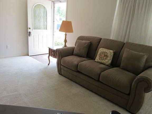 4th image of 330 E Hansen Ct