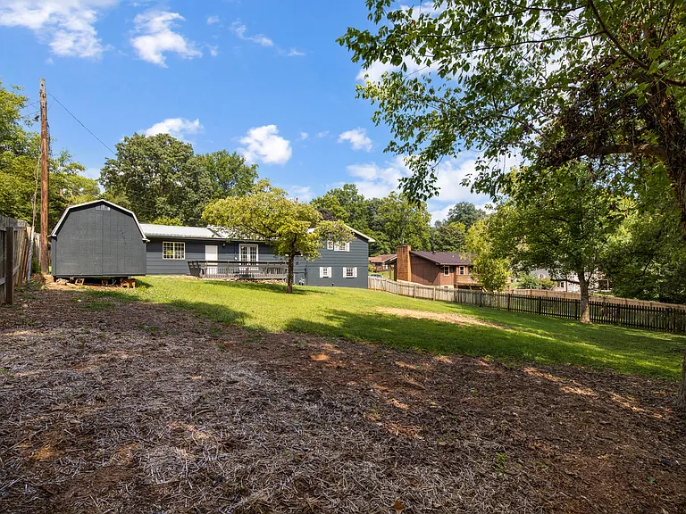 1505 Aldenwood Ln — Photo 25