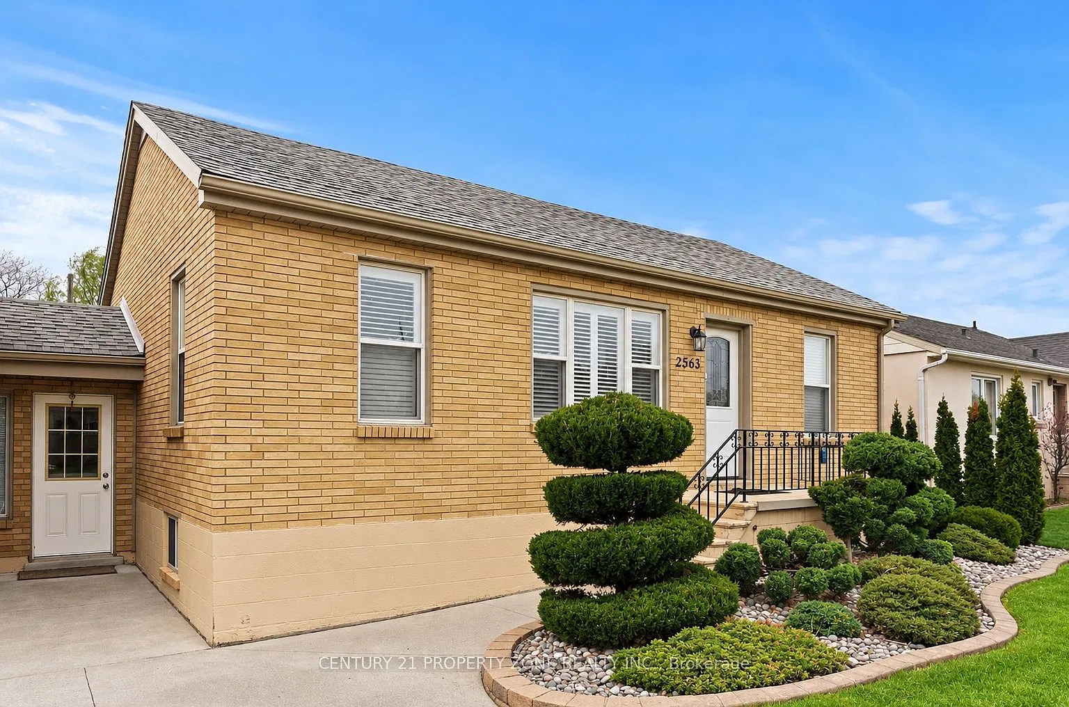 3 bed, $2,499 — Photo 1