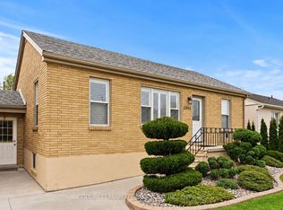 2563 Meldrum Rd, Windsor, ON N8W4E9