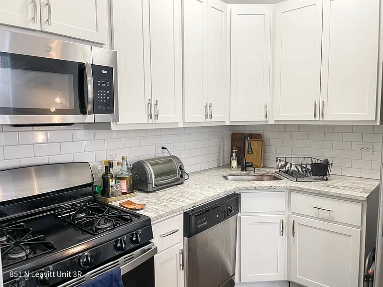 851 N. Leavitt St. — Photo 1