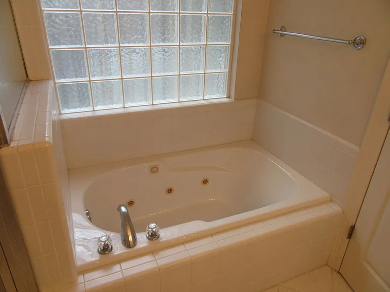 2516 Country Club Dr — Photo 18