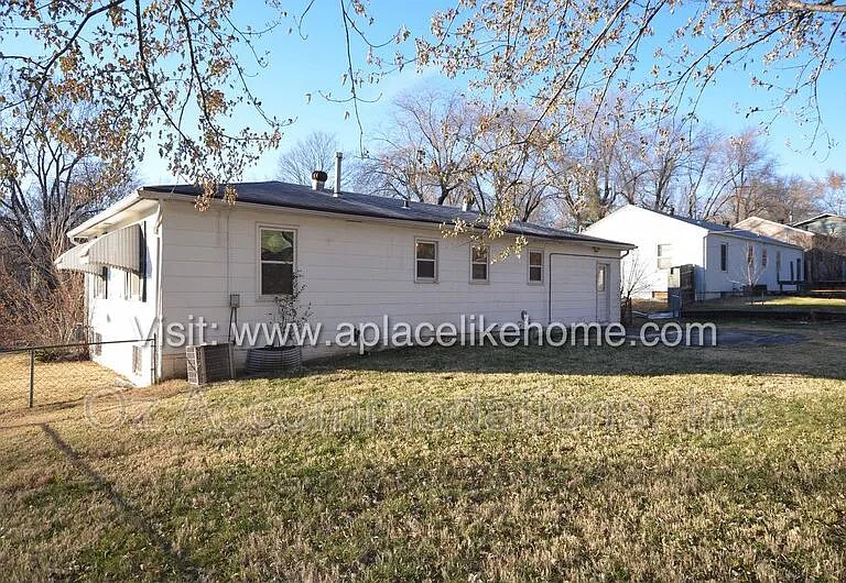 9811 Marsh Ave — Photo 4