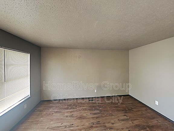 4th image of 4400 Bonaparte Blvd