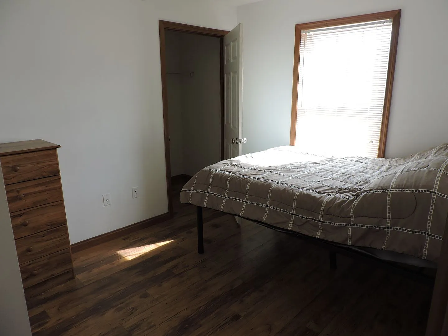 3 Bedroom 2 Bathroom Townhome with 2 Car Garage — Photo 4
