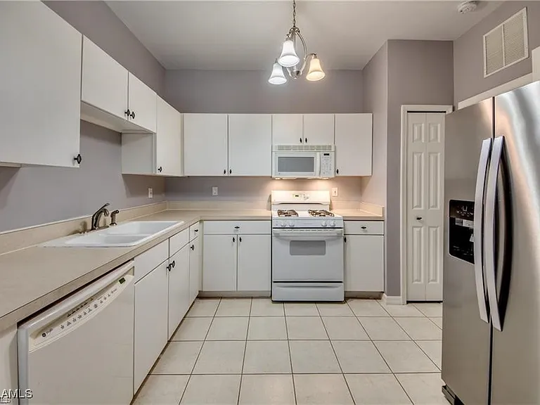 10541 Diamante Way — Photo 8