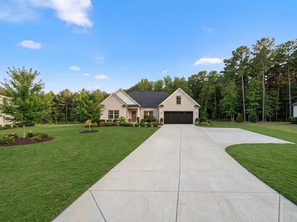 261 Carriage Gate Dr, Wellford, SC 29385