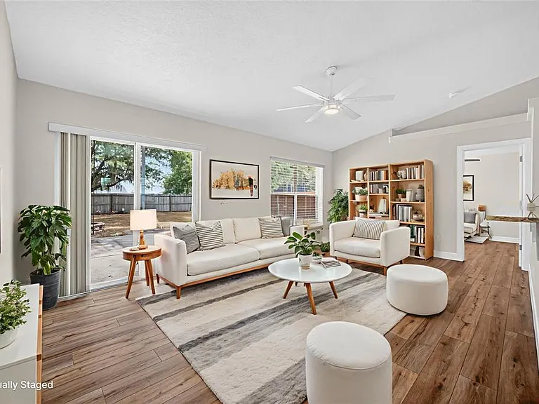 10748 Siena Dr — Photo 22