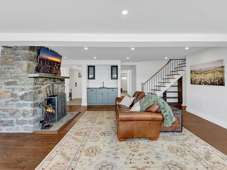 46 Sycamore Rd — Photo 6