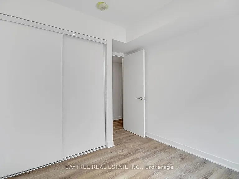 30 Ed Clark Gdns #Townhouse 4 — Photo 17