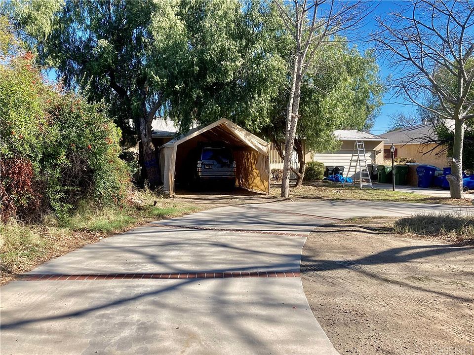 2nd image of 7926 Genesta Ave