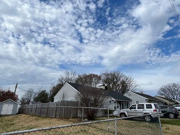 3rd image of 207 N Oxford Valley Rd