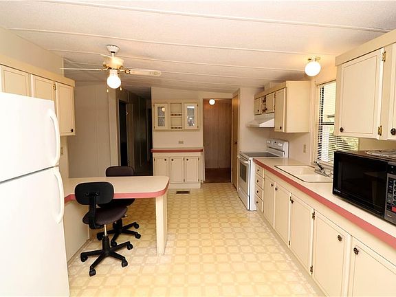 3rd image of 16831 Olivaud St