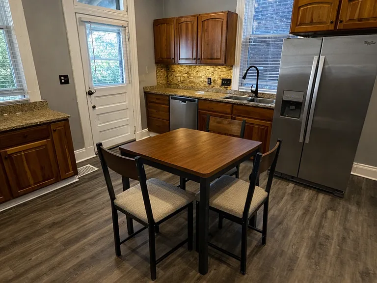 511 E 2nd St #1 — Photo 2