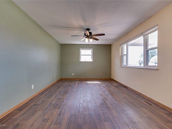 3rd image of 390 Wynncrest Dr