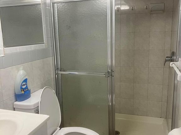 2nd image of 985 E 31st St #1