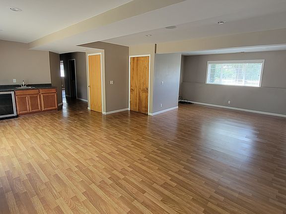 5th image of 932 Pleasant Ave