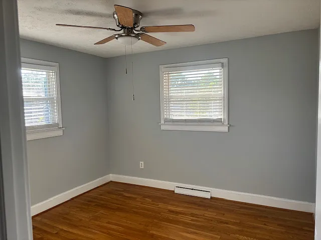 701 Greenleaf Ln — Photo 8