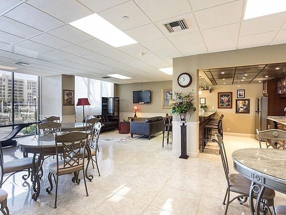3rd image of 1621 Gulf Blvd APT 1507