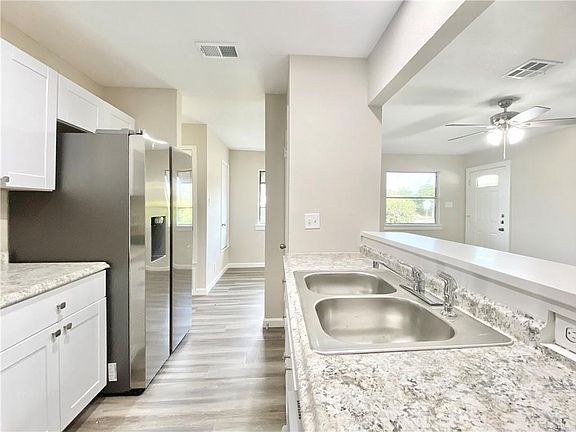 4th image of 2110 Blue Meadow Dr #B